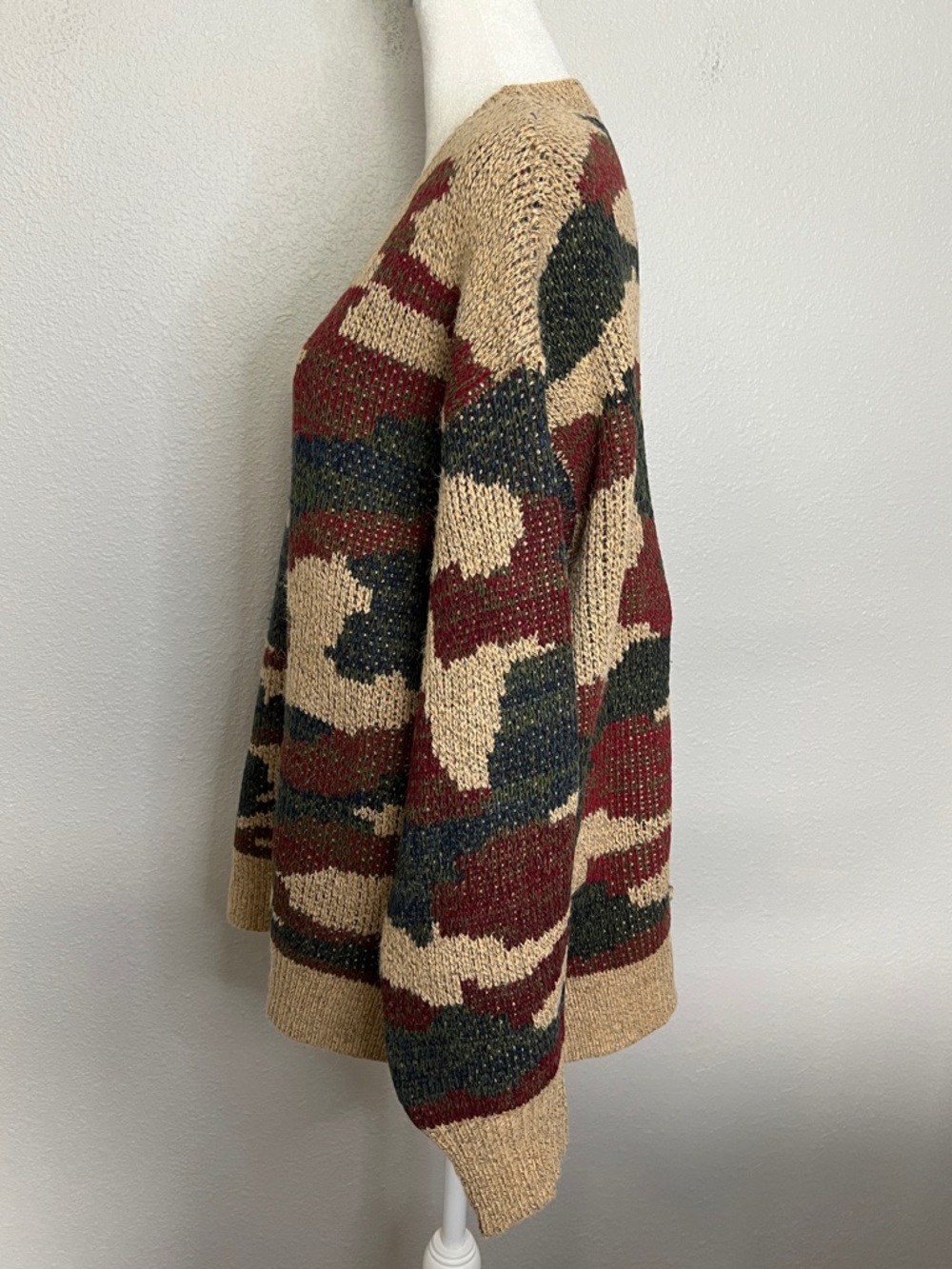 &merci Camouflage Sweater Tan/Red/Green Size Medium - Picture 4 of 7